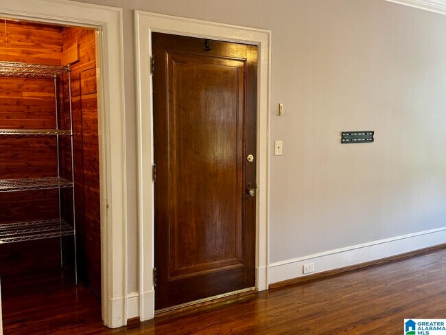 Building Photo - 3007 Highland Ave