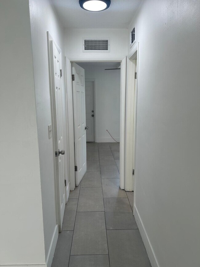 Building Photo - 2916 Funston St