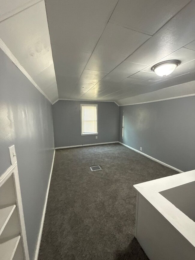 Building Photo - 3 Bedroom Home In Detroit