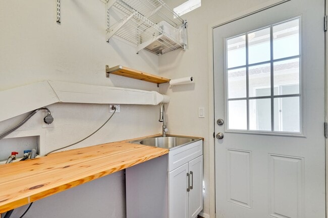 Building Photo - Welcome to this Beautifully Updated 3 Bed ...