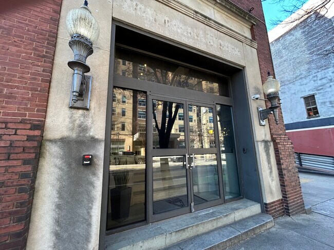 Building Photo - 426 Marietta St NW