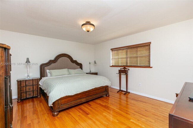 Building Photo - 5760 SW 51st St