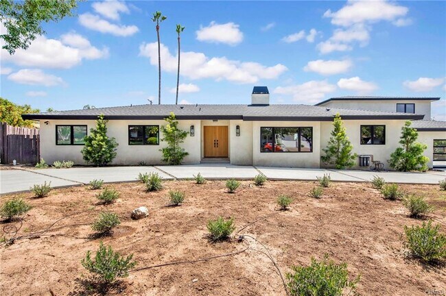 Building Photo - 10742 Walnut Dr
