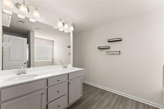 Building Photo - 76 Regent Pk