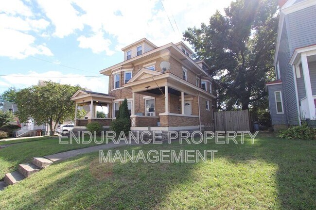 Building Photo - 2539 Melrose Ave