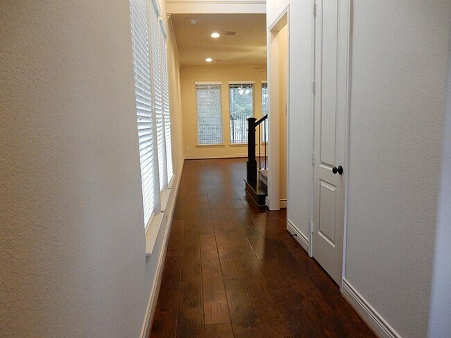 Building Photo - 38 Jonquil Pl