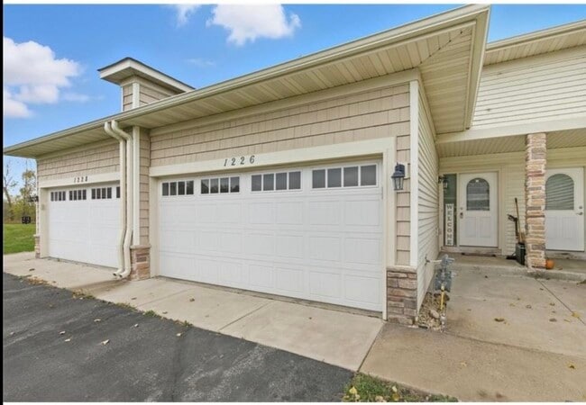 Building Photo - 1226 45th Ave NE