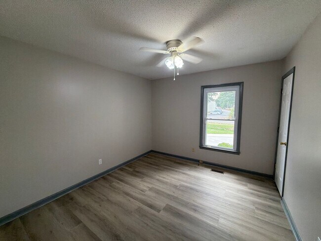 Building Photo - New Listing!!