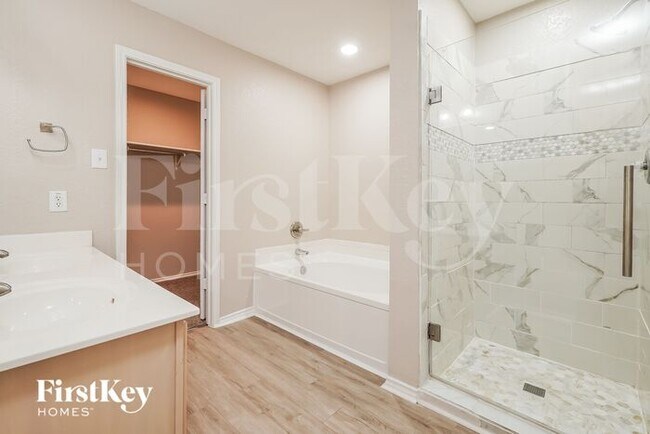 Building Photo - 11235 Forest Pass Ct