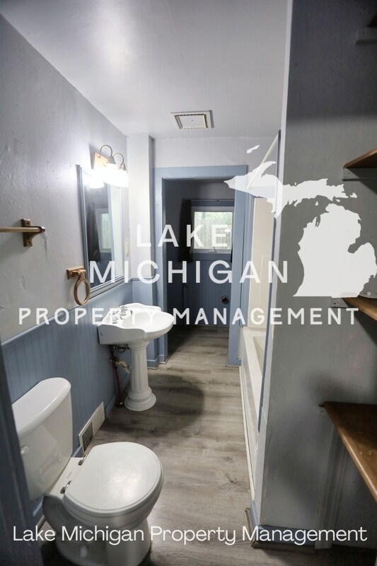 Building Photo - 744 Lake Michigan Dr NW