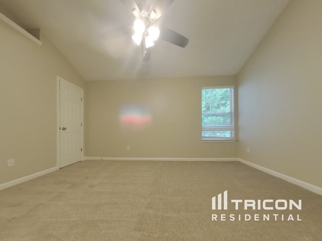 Building Photo - 373 Hidden Creek Ln