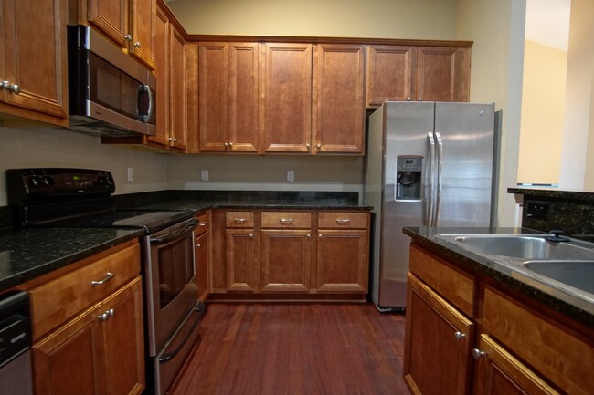 Building Photo - "Luxurious 3-Bedroom, 2-Bath Pet-Friendly ...