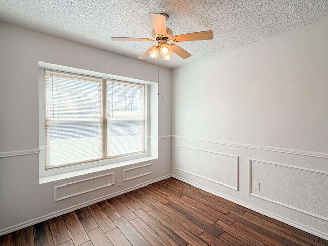 Building Photo - Charming 3-Bedroom Gem with 2 Full Baths in Crowley!