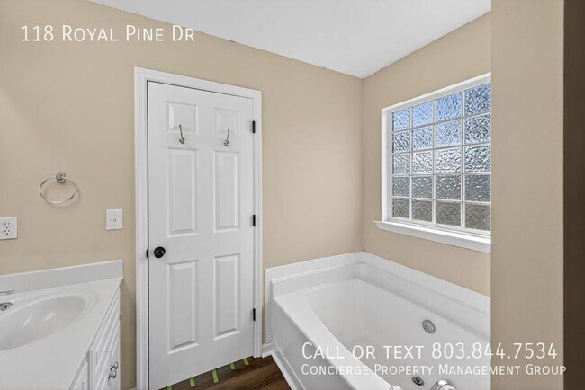 Building Photo - 118 Royal Pine Dr