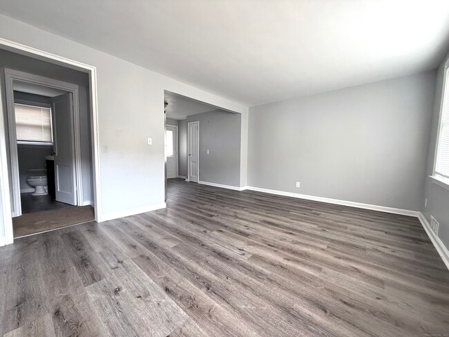 Building Photo - 211 Spencer St