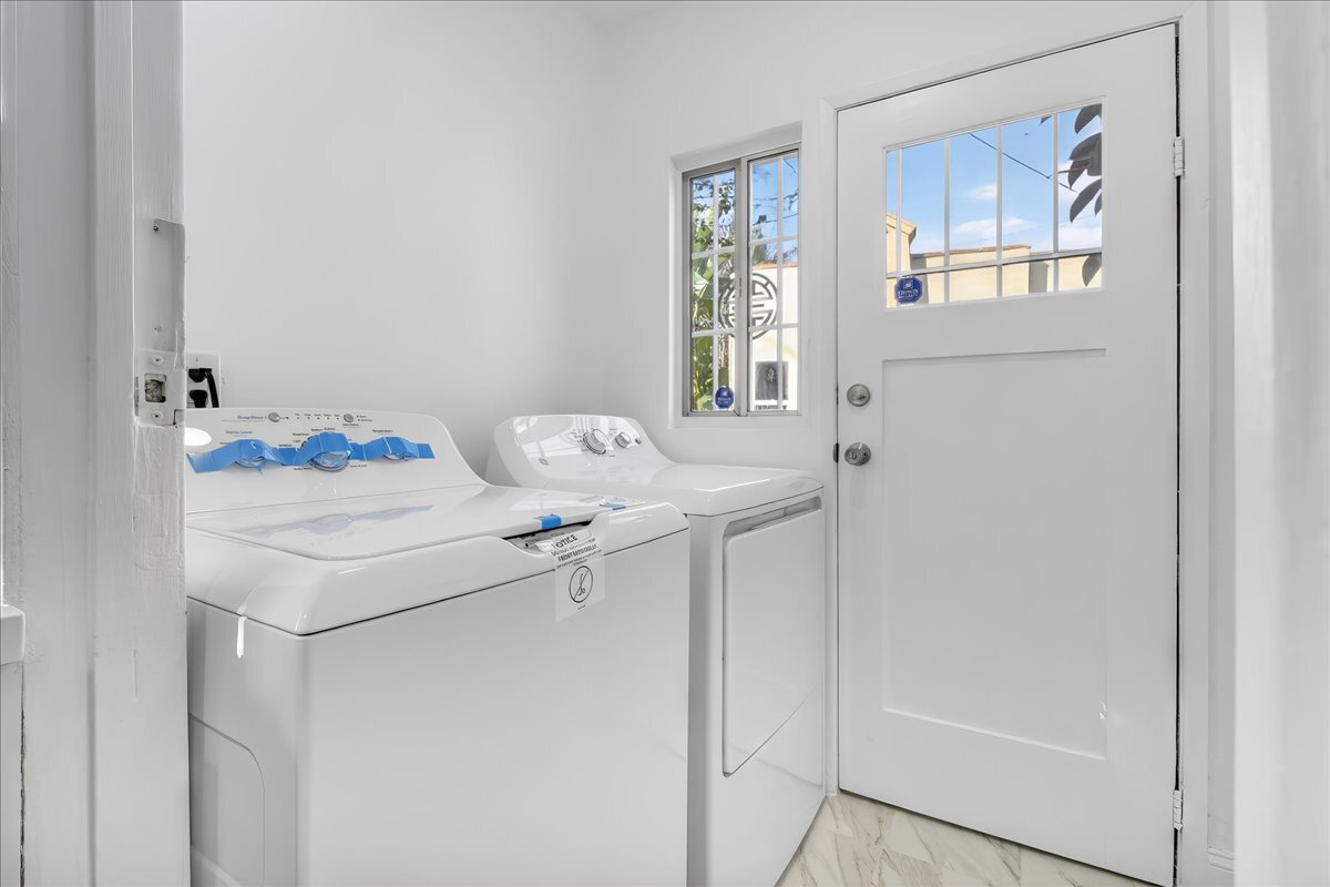 laundry room inside the unit - 1185 S Tremaine Ave