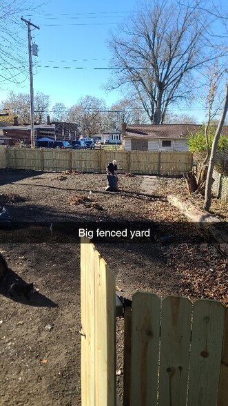 Building Photo - 1132 Hanley St