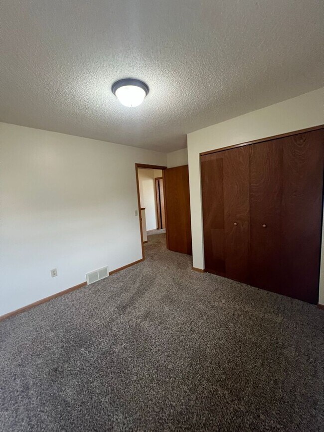 Building Photo - 2410-2412 Monique Ln