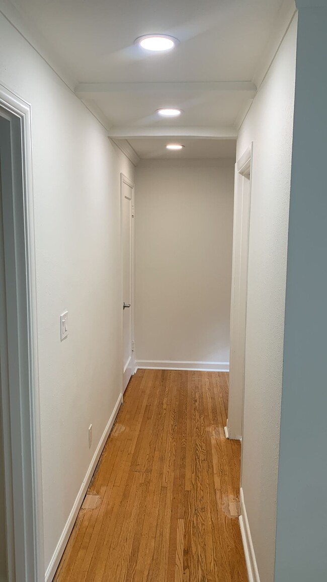 Entry hallway - 9603 15th Ave NE