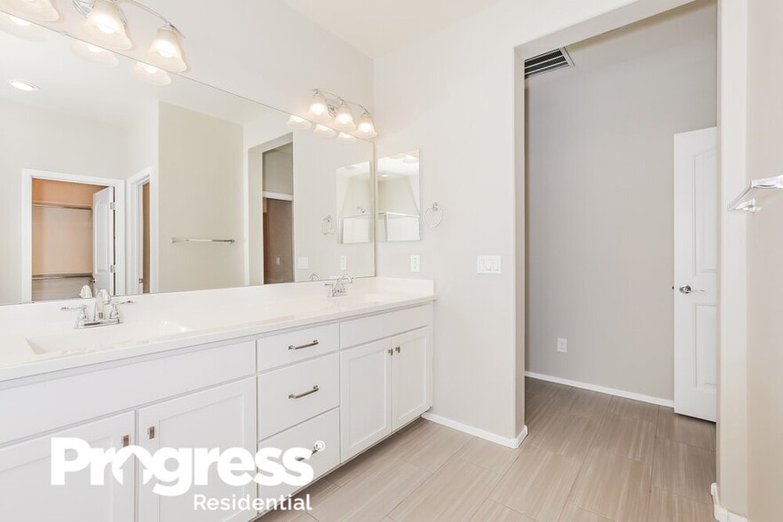 Building Photo - 22507 E Munoz St