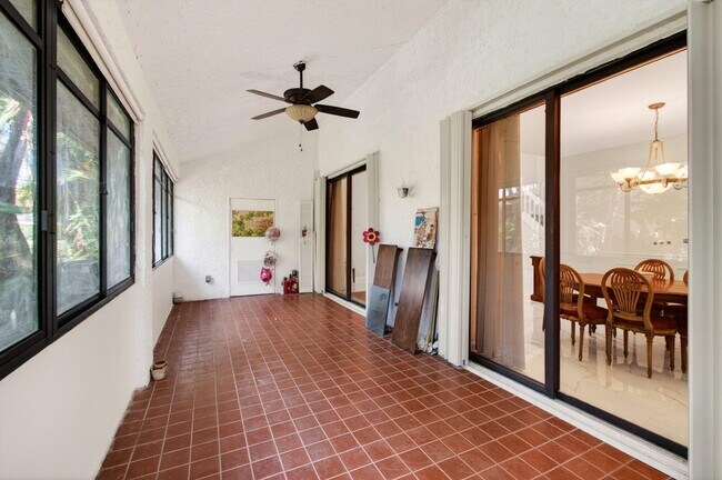 Building Photo - 7865 La Mirada Dr