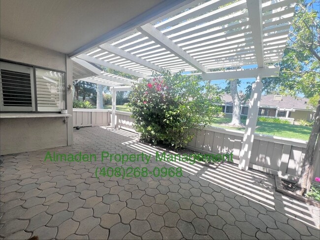 Building Photo - Remodeled Sunrise Community Single Story Condo! Pets Negotiable! Great Schools & Central A/C!!