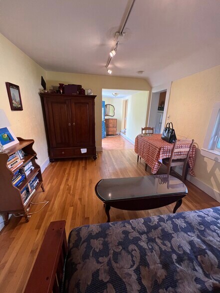 Living Room - 265 Common St