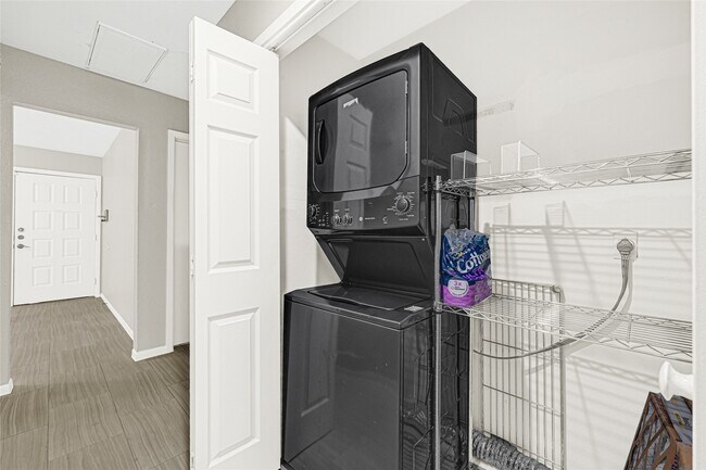 Building Photo - 14020 Schroeder Rd