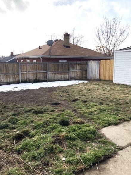 Building Photo - 12 E 400 N