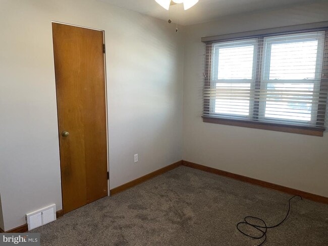 Building Photo - 5017 Mauretania Ave