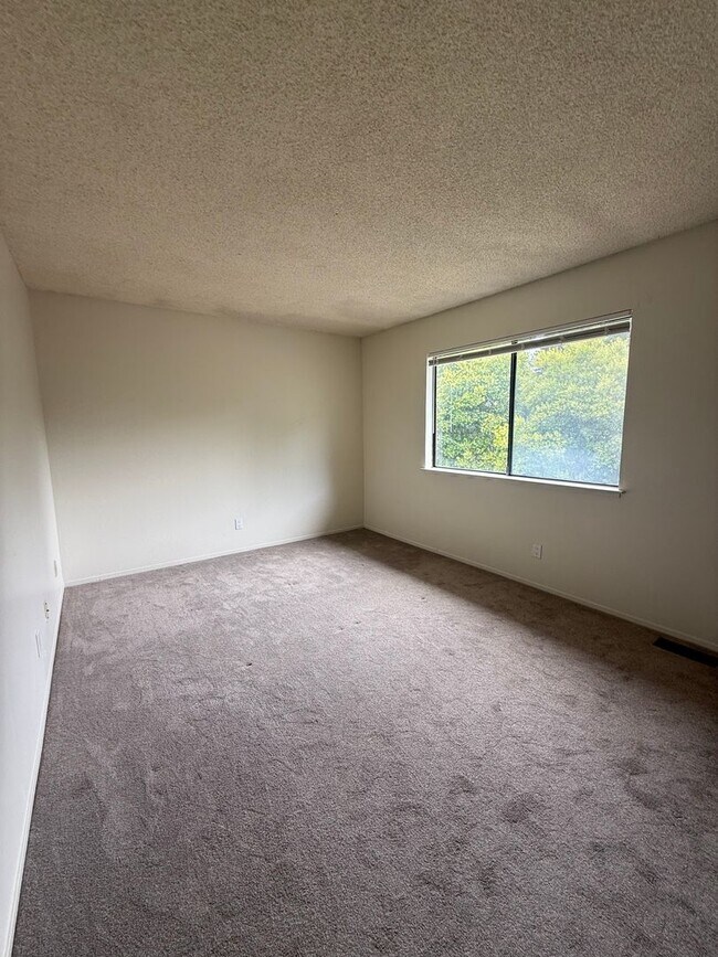 Building Photo - Walk to the Waves: Stylish 2BR in Capitola!