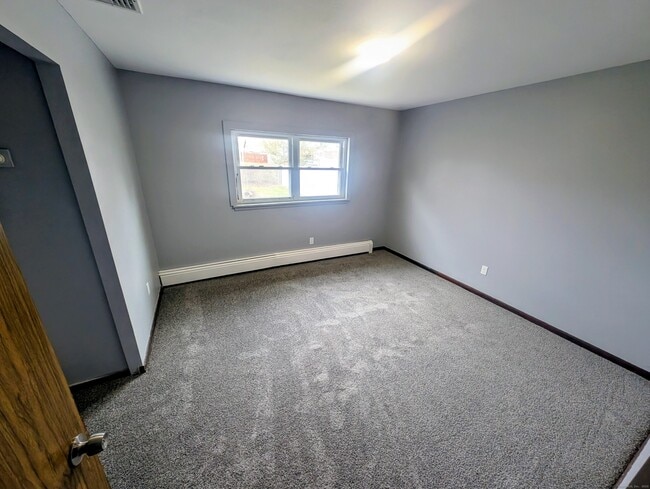 Building Photo - 30 Cardinal Ln