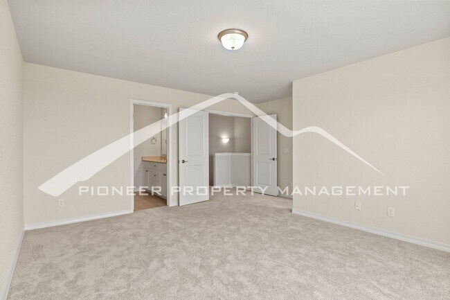 Building Photo - Modern 3-Bed + Office. Multi-Level Townhou...