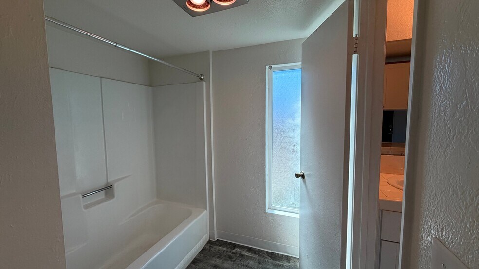 Building Photo - 5027 Guava Ave