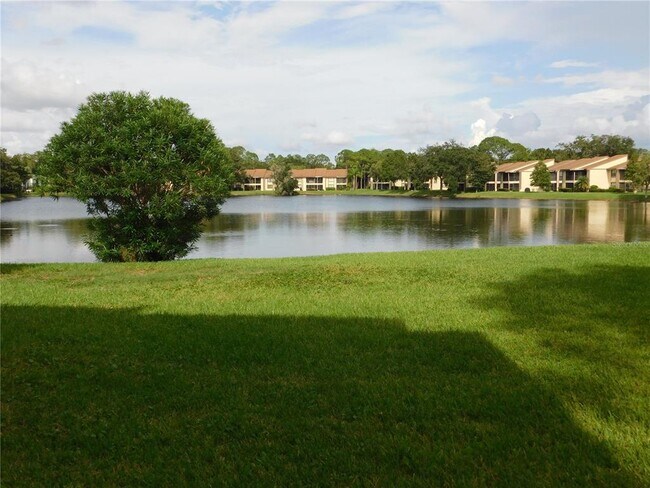 Building Photo - 331 Woodlake Wynde