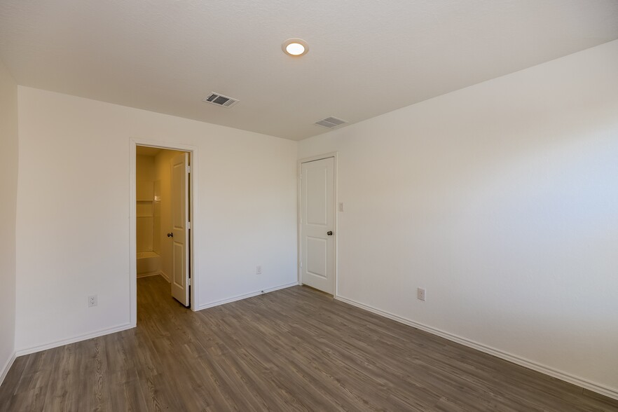 Building Photo - 8068 Nube Medina