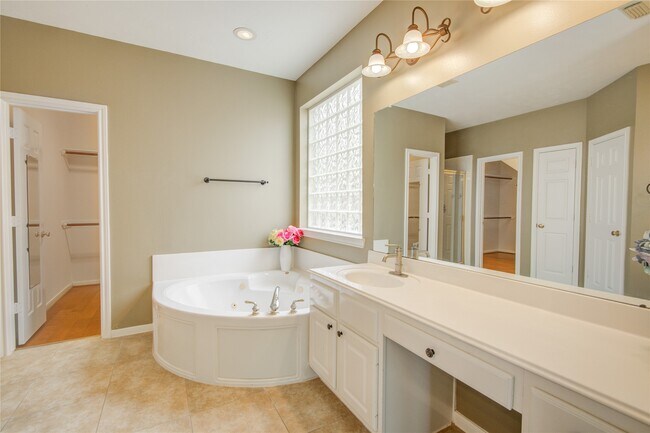 Building Photo - 5814 Ballina Canyon Ln