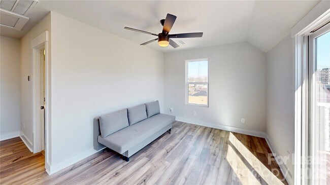 Building Photo - 3606 S Tryon St