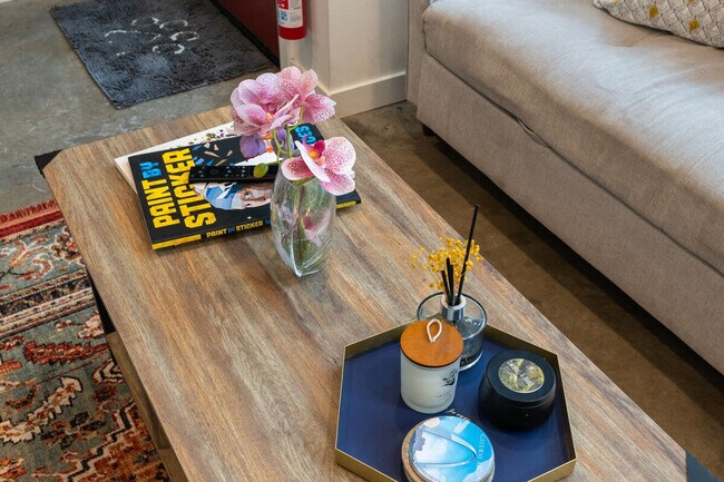 Building Photo - 620D 10th Ave E