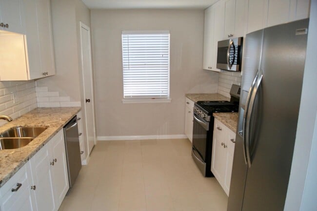 Building Photo - 3322 Sycamore Springs Dr