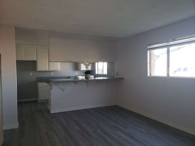 Building Photo - 1308 W 225th St