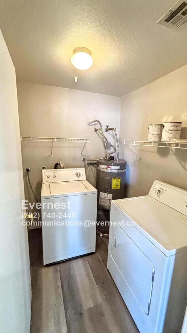 Primary Photo - Lovely 2-Bedroom Condo with Convenient Acc...