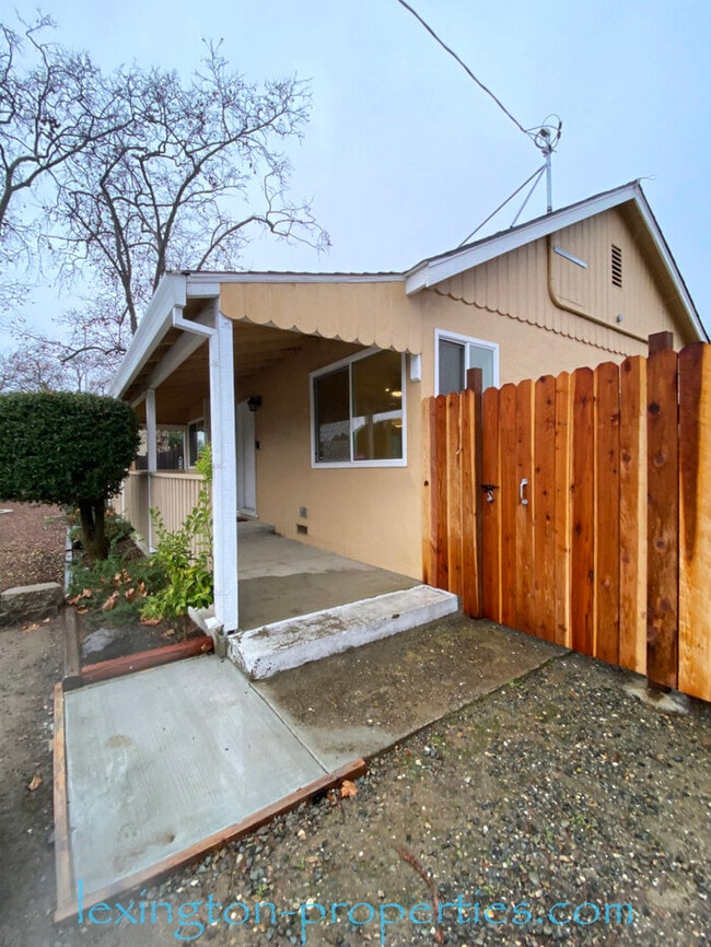 Building Photo - Beautifully Upgraded, 3BD/1BA Carmichael Home, off Fair Oaks Blvd!