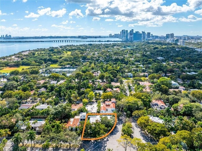 Building Photo - 600 NE 57th St