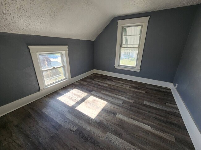 Building Photo - Charming 4-Bedroom Property in Prime Locat...