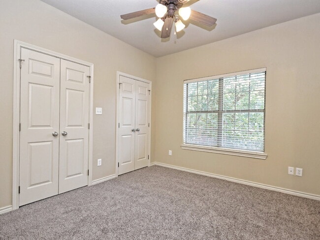 Building Photo - "Spacious 4-Bed, 4-Bath Townhouse Gem in College Station – Perfect for Comfortable Living!"