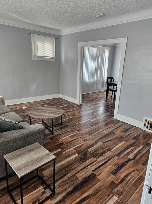 Building Photo - 2 bedroom/ 1 bathroom Detroit's Westside F...