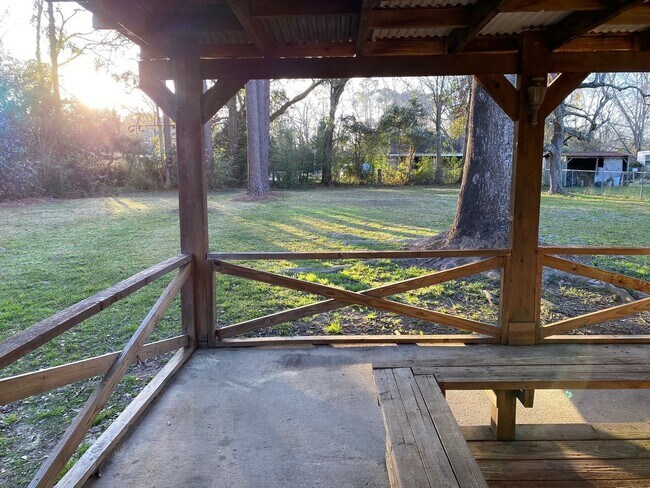 Building Photo - Edgewood Place subd. West Mobile 3/2 Large...