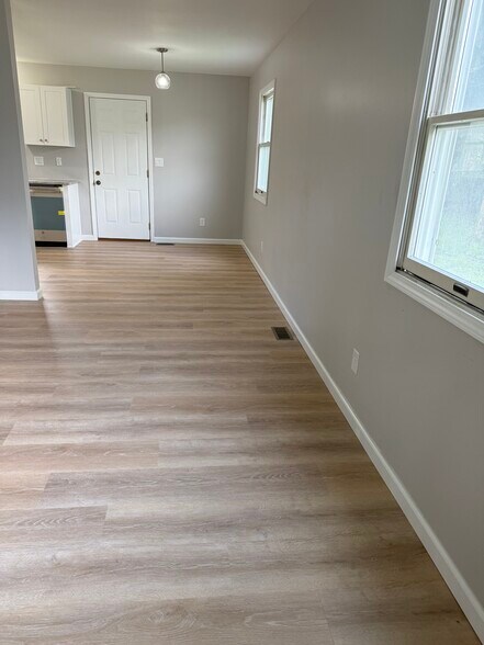 Building Photo - 663 Gibbard Ave