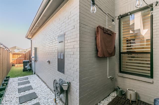 Building Photo - 2425 Longspur Dr